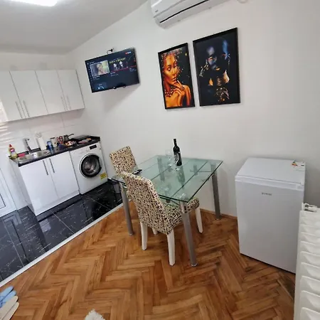 Zara Lux 2 Apartment Kragujevac Exterior photo